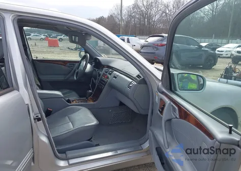 2000 Mercedes-Benz E 320 from USA, damaged, VIN WDBJF65J5YB147534